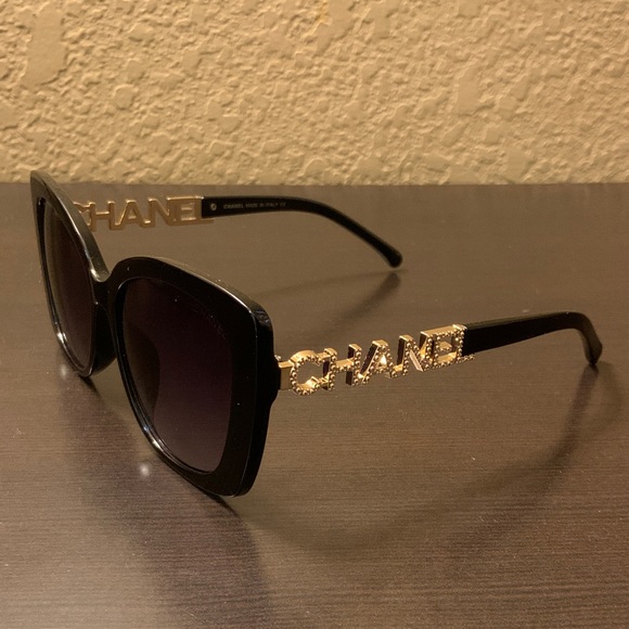 CHANEL Black Sunglasses with Gold Detailing - Picture 1 of 3
